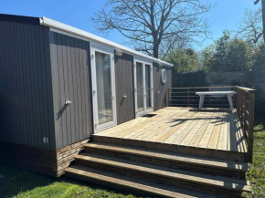 Mobil-home Confort 2 chambres, Piscine chauffée, 200 m de la plage, Parking et Wi-Fi inclus - FR-1-361A-77